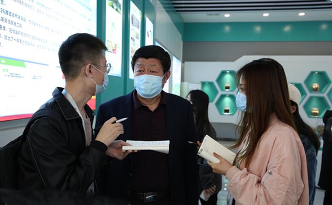 阳信利民生物质能技术副总经理魏中生接受记者采访